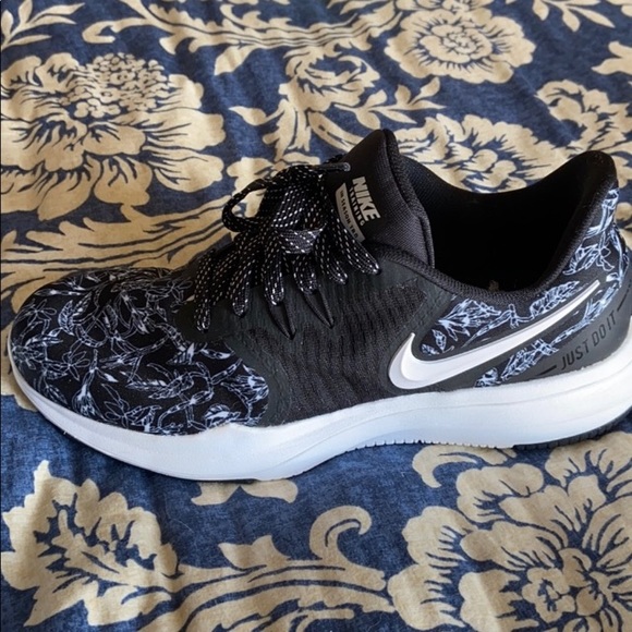 Nike TR8 - Picture 3 of 6